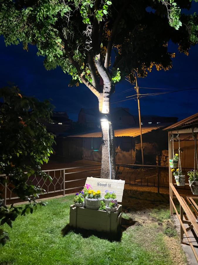 Street51 Hostel Jerevan Buitenkant foto